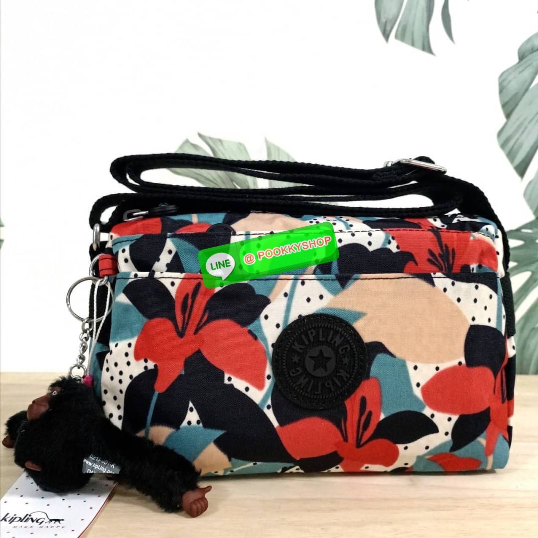 KIPLING Mini Crossbodybag กระเป๋าสะพายข้างขนาดกะทัดรัด ผลิตจากวัสดุ Nylon + ซับใน Polyester100% มีช่องใช้งานแยกย่อยมากถึง 4 ช่อง -ด้านหน้ามีช่องซิป 2 ช่อง -ช่องหลักโล่ง กว้าง จุของใช้ได้เยอะ -ด้านหลังมีช่องซิปอีก 1 ช่อง มาพร้อมพวงกุญเเจลิง สายสะพายยาวสมาร