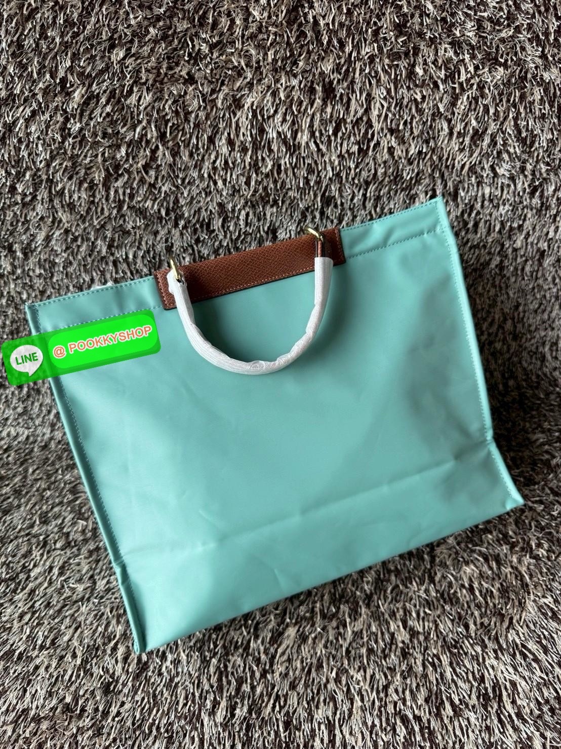 LONGCHAMP Cabas Tote bag L กระเป๋าโท้ทขนาดใหญ่ใช้ในชีวิตประจำได้หลายรูปแบบ ช่วยเพิ่มบุคลิกด้วยความสง่างาม มีกระดุมสแน็ปที่ปากกระเป๋า วัสดุไนลอนอันเป็นเอกลักษณ์ที่มีความยืดหยุ่นและน้ําหนักเบา