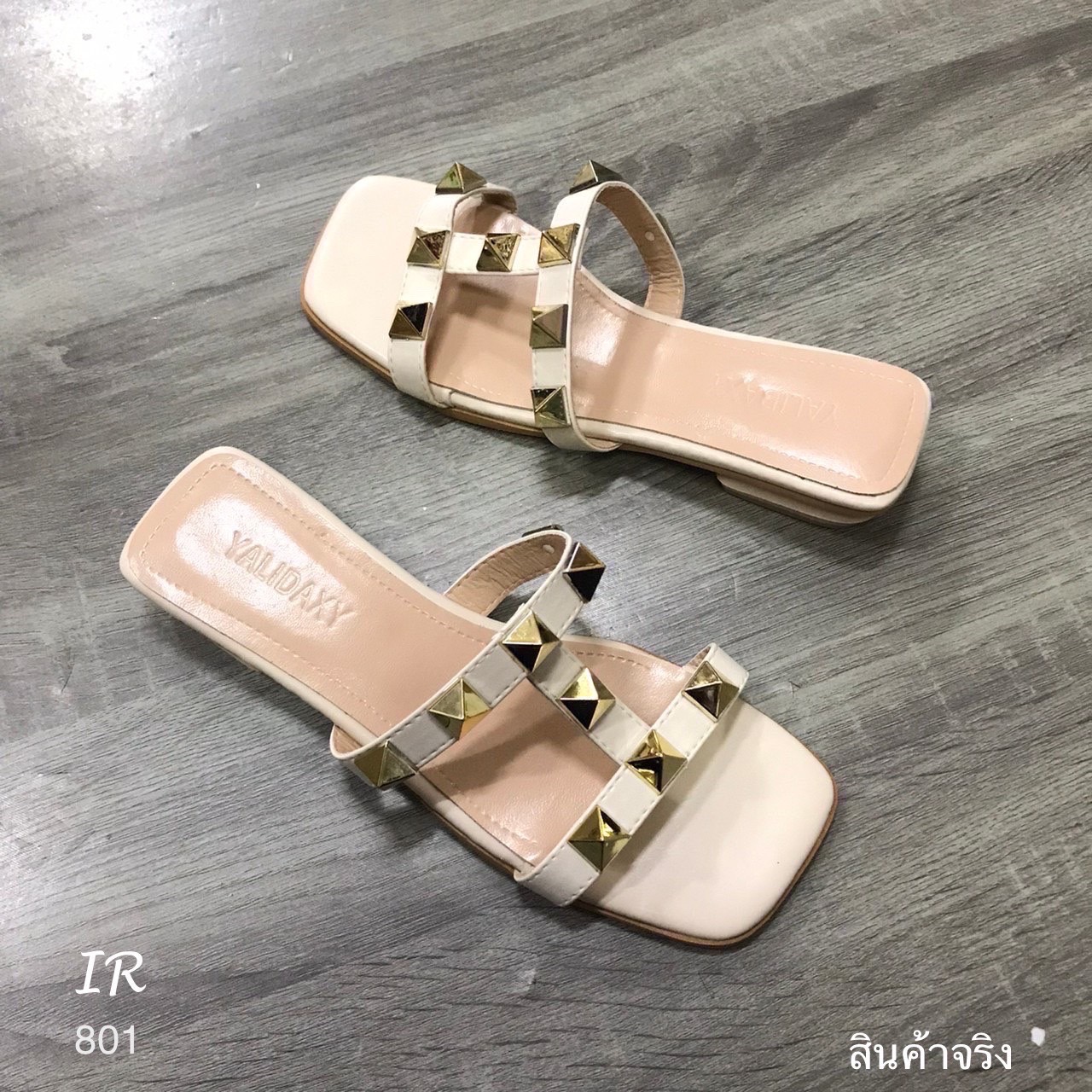 รีพีทแบบขายดีมากจริงๆ!!! พร้อมส่ง นำเข้า แตะ Valentino งานหมุด สวยมากกใส่สวยค้า งานหมุดทองตอกอย่างดี ส้น1 นิ้ว ใส่แล้วลุคดูแพงมากๆนะคะ