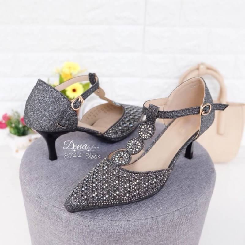 8744 คัชชูรัดข้อ งานสวยมากๆ คัชชูรัดข้อ ตะขอเกี่ยว แต่งเพชรบนหนังกริสเตอร์ สวยเนียบน้ำหนักเบา สวยเฉียบสะกดทุกสายตา