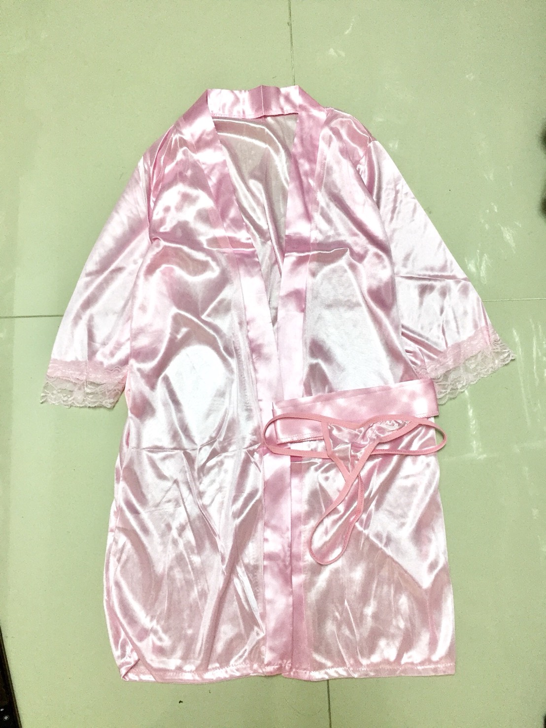 เสื้อคลุม เซ็กซี่ ชุดคลุม อาบน้ำ กิโมโน ผ้าไหมเทียม สีชมพูอ่อน สีหวาน ผ้านิ่ม ลื่น ใส่สบายมาก พร้อมสายผูก + กางเกงใน G-string