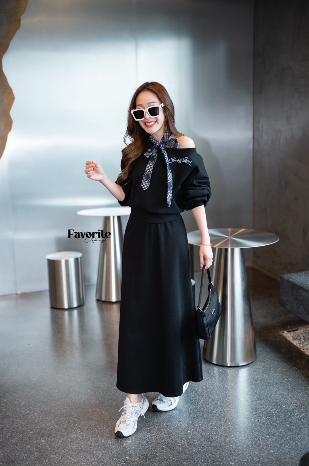 รอบ3 มาแล้วค่าาาา!!!!!! ❣️Set เสื้อแขนยาว+กระโปรงยาว❣️ Set เสื้อยืดแขนยาวคอปาด ปักลายด้านหน้า มาพร้อมกระโปรงผ้ายืด เอวสม็อค มีเข็มขัดผ้าเก๋ๆลายสก็อตมาให้ สามารถปรับผูกได้หลายแบบนะคะ งานดีมากกก ห้ามพลาดเลย!!!