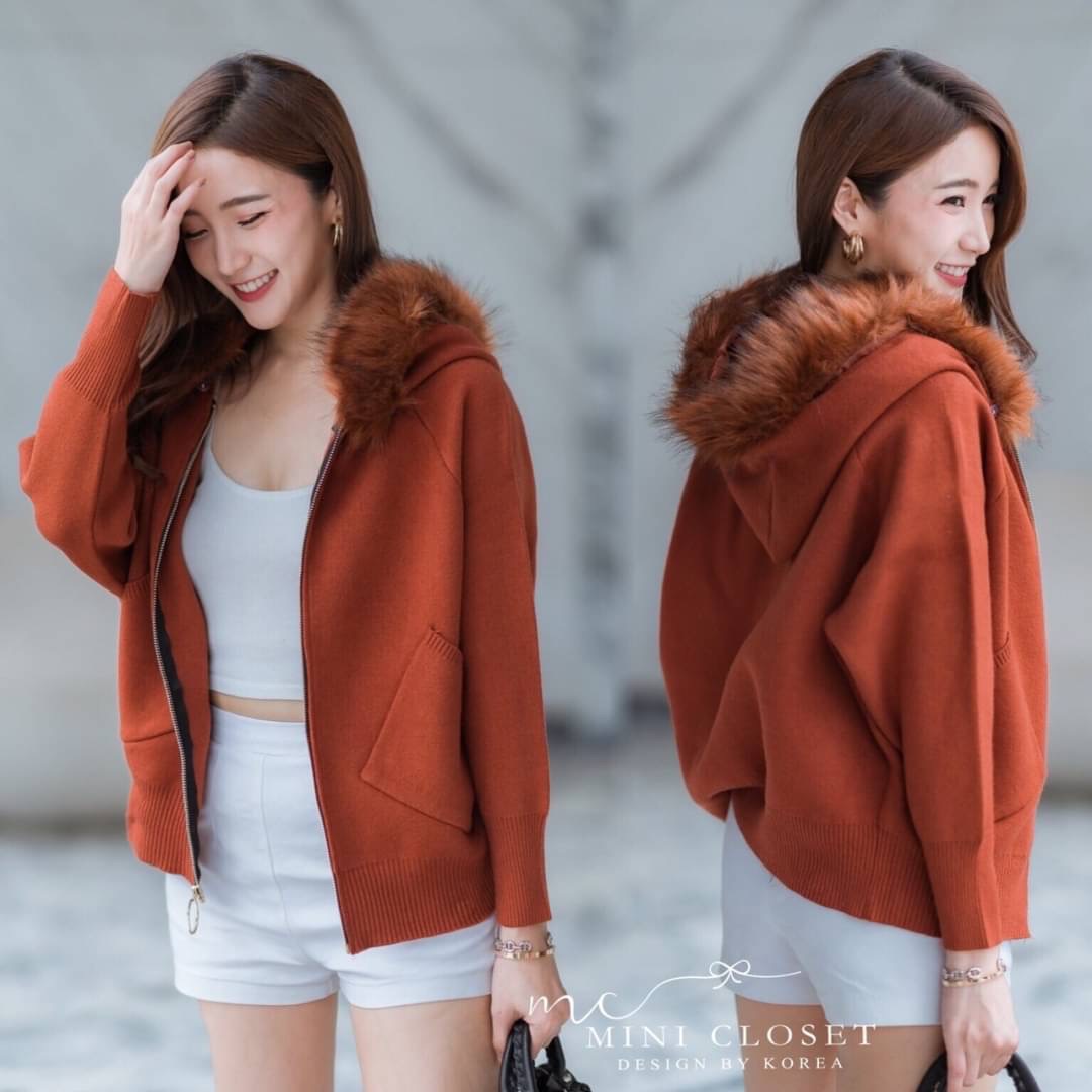 งานขายดี บอกเลยใส่ได้ตลอด สินค้าถ่ายจากงานจริง คุณภาพดีเฟอร์แน่นๆนุ่มๆมีฮู้ด ขนเฟอร์ถอดออกได้ มีซิปหน้า เป๋าข้าง บอกเลยห้ามพลาดค่ะ