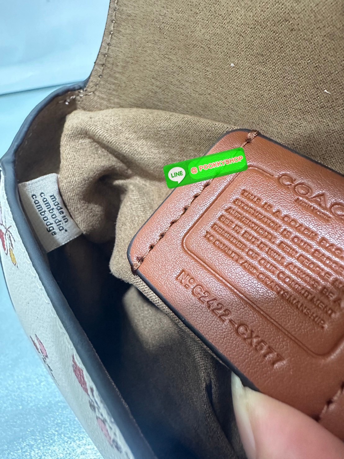 COACH CX575 – Mini Lillie Carryall “เล็กหรู ใช้ง่ายทุกโอกาส 🖤✨ COACH CX575 Mini Lillie Carryall ที่แมตช์ง่าย ใบเดียวก็ครบทั้งวันทำงานและวันเที่ยว”