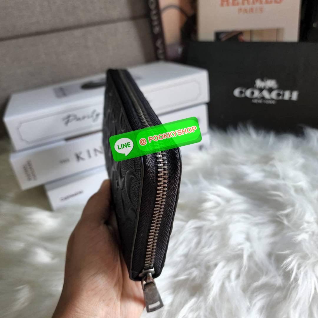 COACH ACCORDION WALLET IN SIGNATURE LEATHER (COACH F58113 ) กระเป๋าสตางค์ลาย C นูน แบบซิปรอบ เหมาะสำหรับคนที่ชอบกระเป๋าสตางค์แบบใบยาว วัสดุหนังแท้ เปิดปิดด้วยซิปรอบ ใส่บัตรเครดิตได้ 12 ใบมีช่องซิปตรงกลางใส่เหรียญ สามารถใส่โทรศัพท์มือถือได้