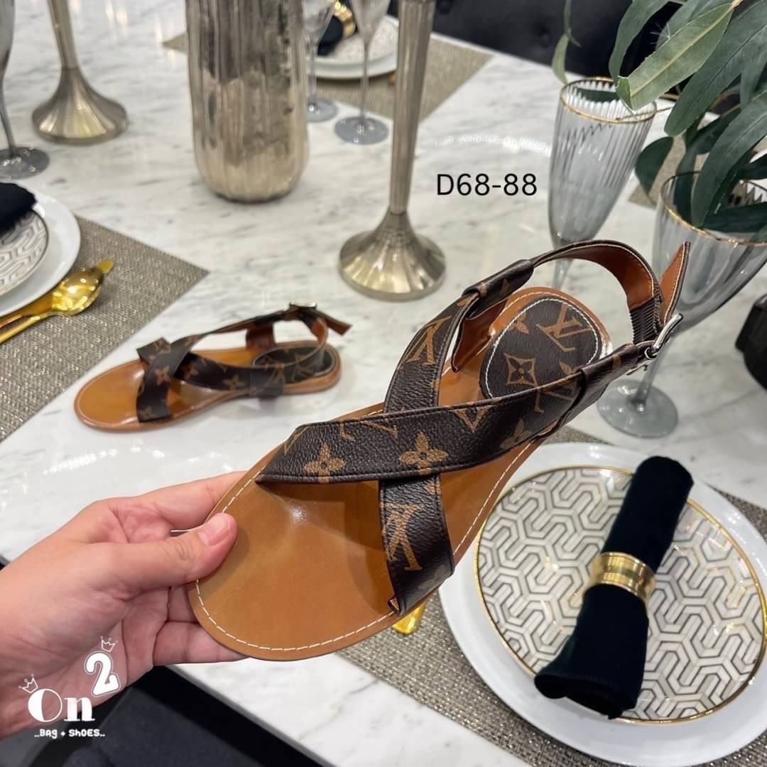 New in รองเท้าแตะ LV พื้นคิวทรงสวมไขว้รัดข้อเท้า สายปรับขนาดได้