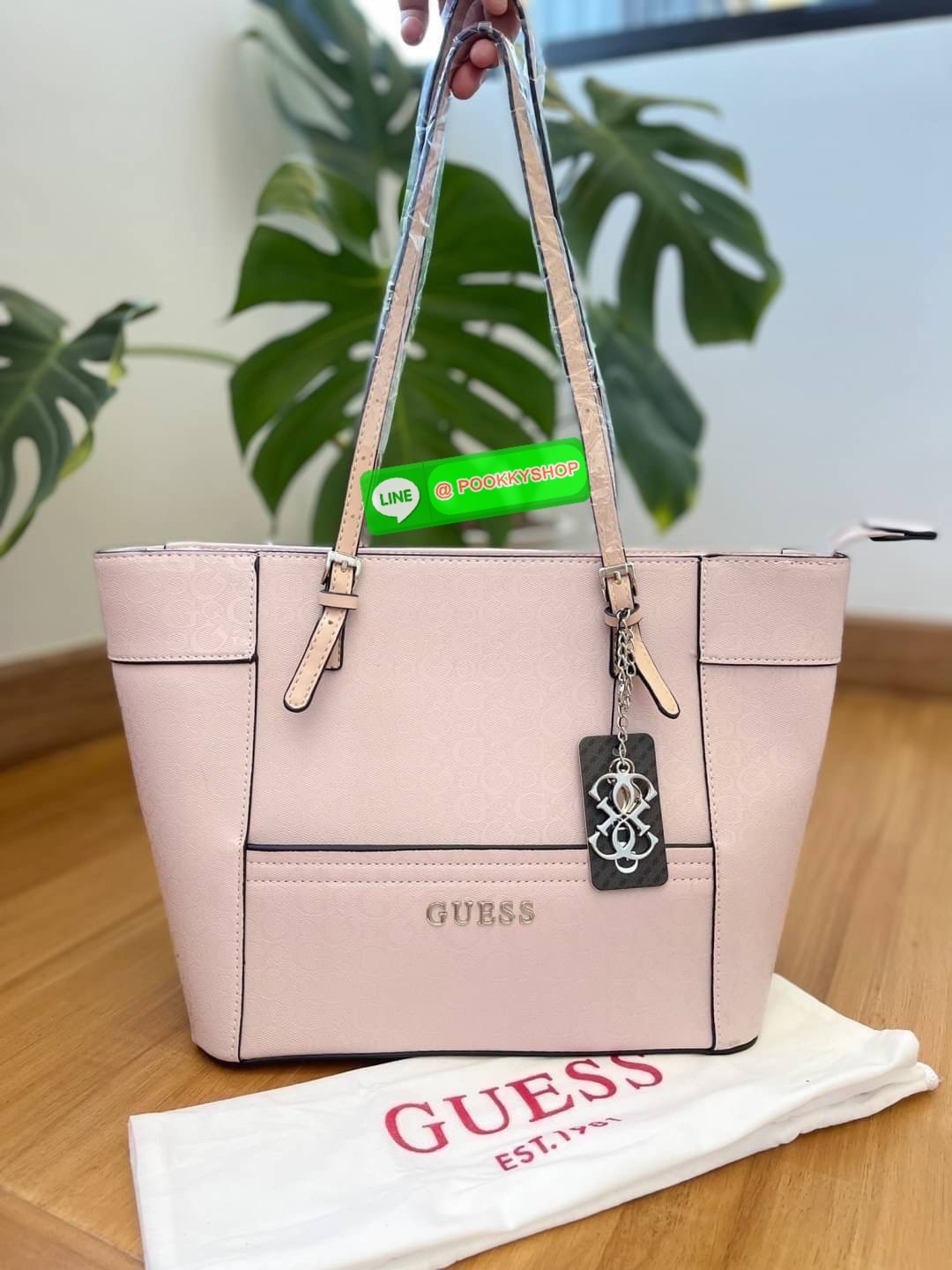 Guess แท้ Outlet กระเป๋าทรงช้อปปิ้ง หนังดี งานสะพายไหล่ เปิดปิดด้วยซิป ด้านในซับในแบรนด์อย่างดี