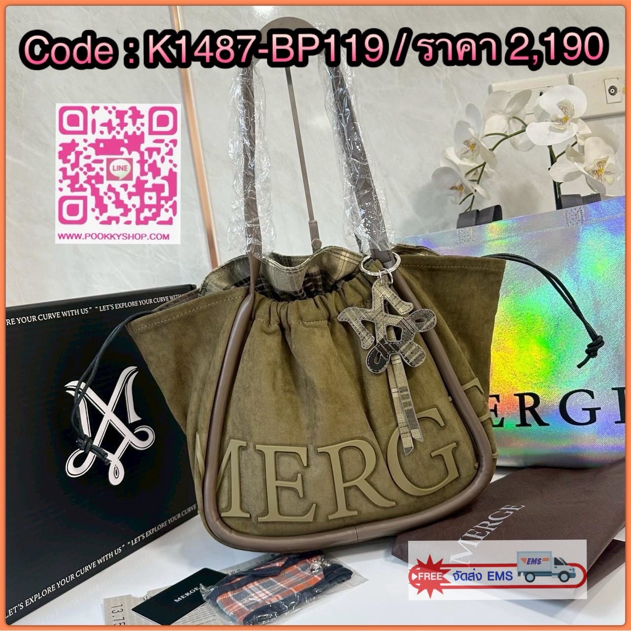 Merge A Day Bag Medium - Suede Edition (Limited) 🔖กระเป๋าสะพายไหล่ size ใหม่ ขนาดกระทัดรัดขึ้น แต่ยังสามารถจุของได้เยอะเหมือนเดิม ปรับสายกระเป๋าเป็นแบนสะพายทั้งวันไม่รู้สึกเมื่อยไหล่คะ