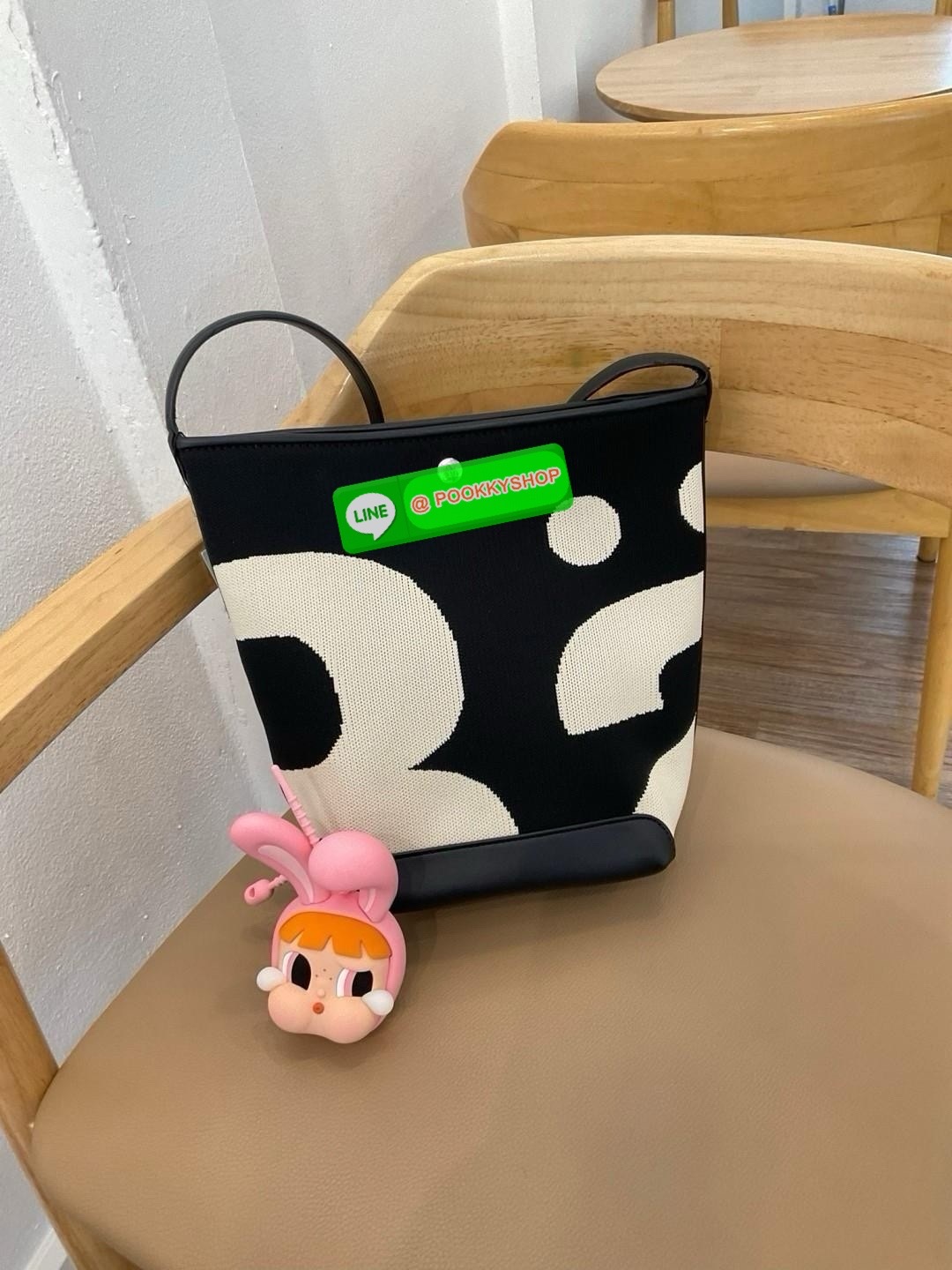 เข้าแล้วค่ะ! กับ Rally movement กระเป๋าทรงถังยอดฮิตที่สุดในปี 2024 ยอดจองคือถล่มโซเชียล จัดให้ในราคาน่ารัก ด้านในกว้างขวาง แข็งแรง สามารถใส่ไอแพด ใส่สมุดได้ #รุ่นนี้ทุกคนต้องมีจริงๆ ตัวกระเป๋างานเนี้ยบเป๊ะ มาพร้อมป้ายห้อยครบ สุดปัง พร้อมส่งวันนี้แล้ว2สี จ