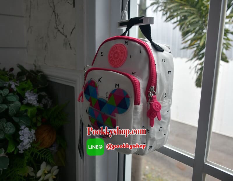 Kipling Disney’s Minnie Mouse and Mickey Mouse 3 IN 1 กระเป๋าสะพายหลัง สะพายข้าง หรือ crossbody 3 in 1 มาพร้อมพวงกุญแจลิง ด้านหน้ามีช่องซิปแยกใส่ของจุกจิก ภายในช่องหลัก มีช่องซิปใส่ของ พร้อมอีก 1 ช่องด้านใน เปิด-ปิด ด้วยซิป สะดวกใช้ พร้อมสายยาว 2 สาย สะพา