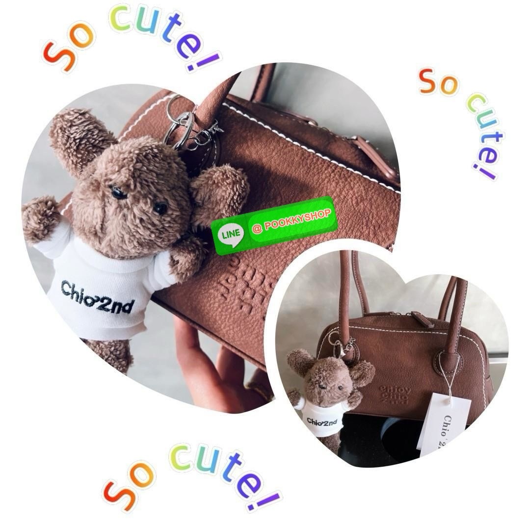 Chio’2nd Suede leather handbag//shoulder bag 💼 💋พร้อมตุ๊กตาหมีแบรนด์ตามรูปหนึ่งตัวค่ะ! 🔖พร้อมส่ง! น้องมากับความน่ารักและเบาเงินในกระเป๋าอีกเช่นเคย ✔️รุ่นนี้ใช้หนังกลับอย่างดีกึ่งกำมะหยี่ ลายหนังสวยมากๆ มีความนิ่มและเบาค่ะ &#