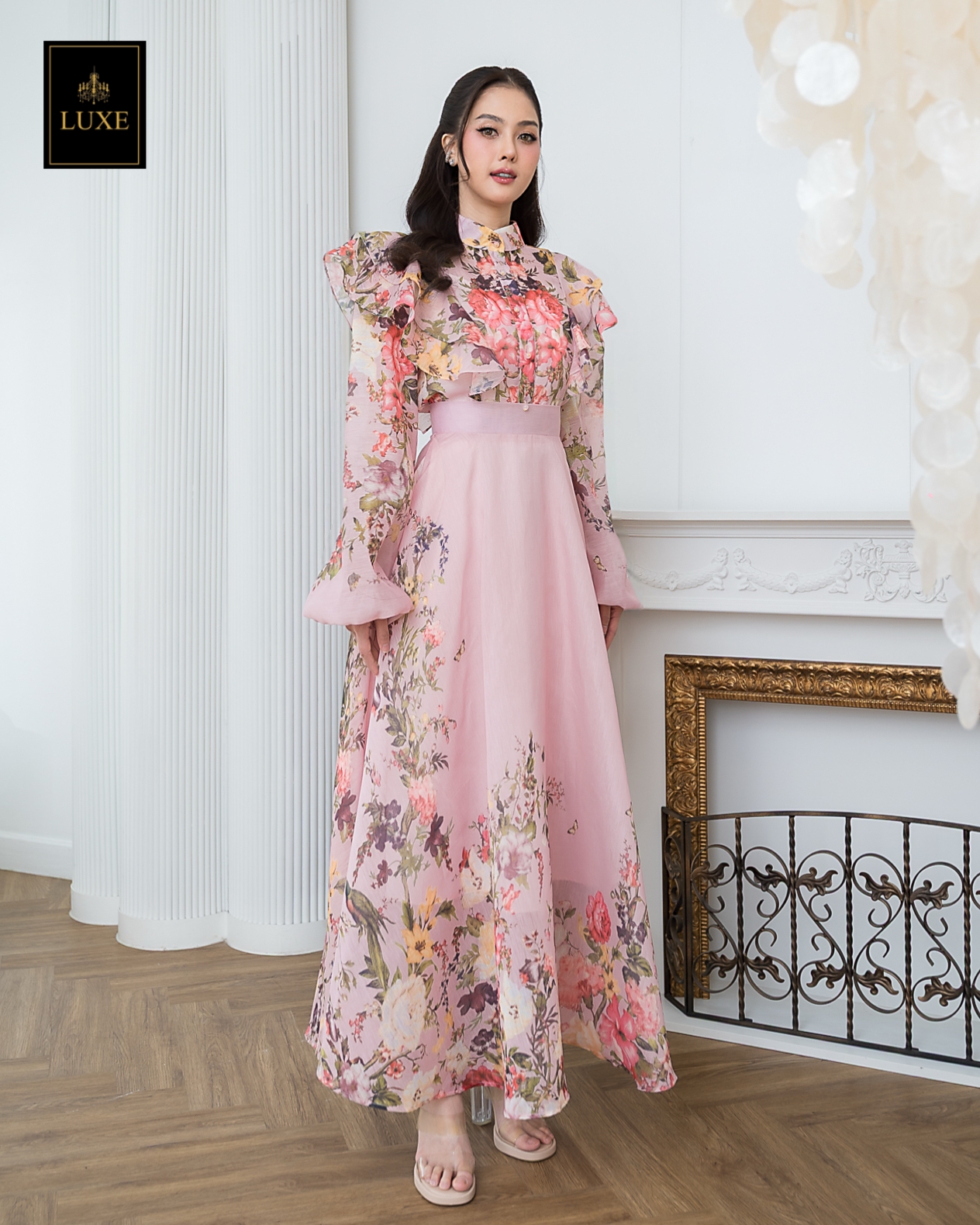 ชุดเซทแฟชั่น เซ็ตเสื้อคอกลมแขนยาว+กระโปรงยาว แต่งระบายตัวเสื้อหน้าและหลัง