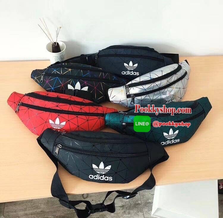 New arrival! Adidas belt bag รุ่นใหม่พร้อมส่งที่ไทยกับกระเป๋าคาดอก/คาดเอว วัสดุpuน้ำหนักเบา ที่ตัวกระเป๋าแต่งtexture สวยงาม ด้านหน้าสกรีนโลโก้แบรนด์มีช่องด้านหน้า ใส่ iPhone plus ได้รวมถึงเหรียญ/บัตรที่ใช้บ่อย และช่องใหญ่จุได้เยอะ ใส่กระเป๋าเงินใบยาวได้ ร