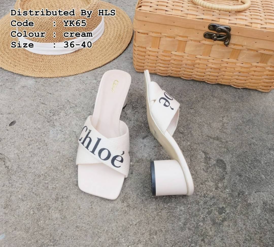 งานรีพีท มาแล้วคะ พร้อมส่งคร่าา รองเท้าส้นสูง maxi ส้นแท่งกลม 2" ทรงสวม สายคาดไขว้ผ้าแคนวาส พิมพ์ลาย chloe' สวยเก๋มากๆ พื้นปั๊มแบรนด์ ใส่สบายมากๆ ใส่สบายๆๆชิวๆ