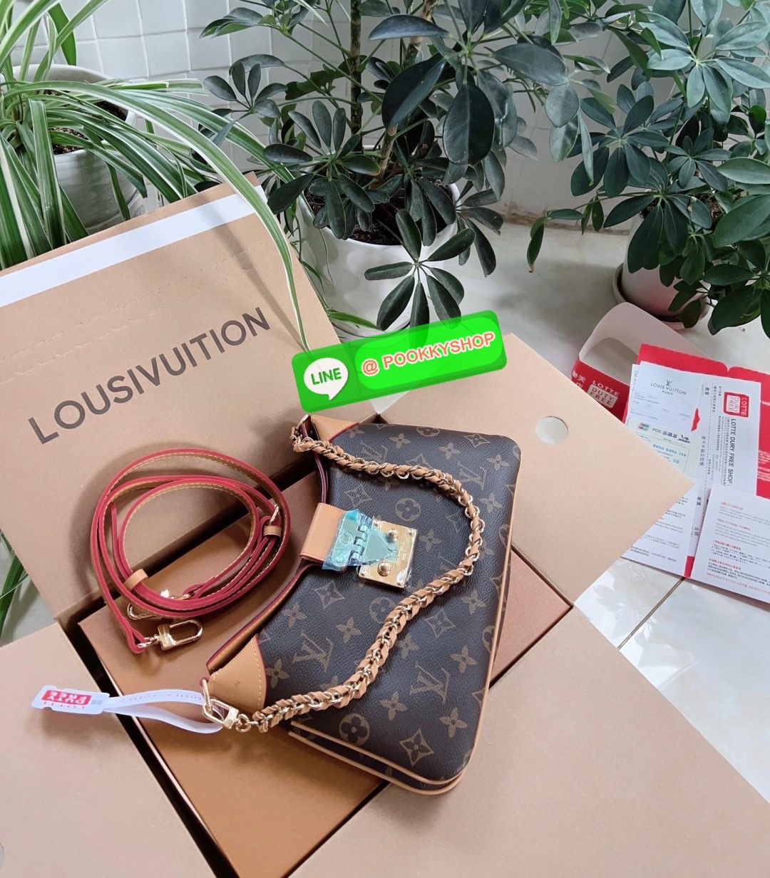 NEW IN เป็นอีกหนึ่งรุ่นที่สวยและดูดีมาก ห้าทพลาด! LOUIS VUITTON TWINNY BAG ((VIP GIFT DUTY FREE ตปท.)) 🔖พร้อมส่ง! เปิดออกมาน้องจะมีความหอมอ่อนๆในตัว คือดีย์มากๆ หนังแท้อย่างดี มีความนิ่ม ทรงสวย เก๋ ใช้ได้กับทุกๆวันไม่เบื่อเลยค่ะสาวๆ