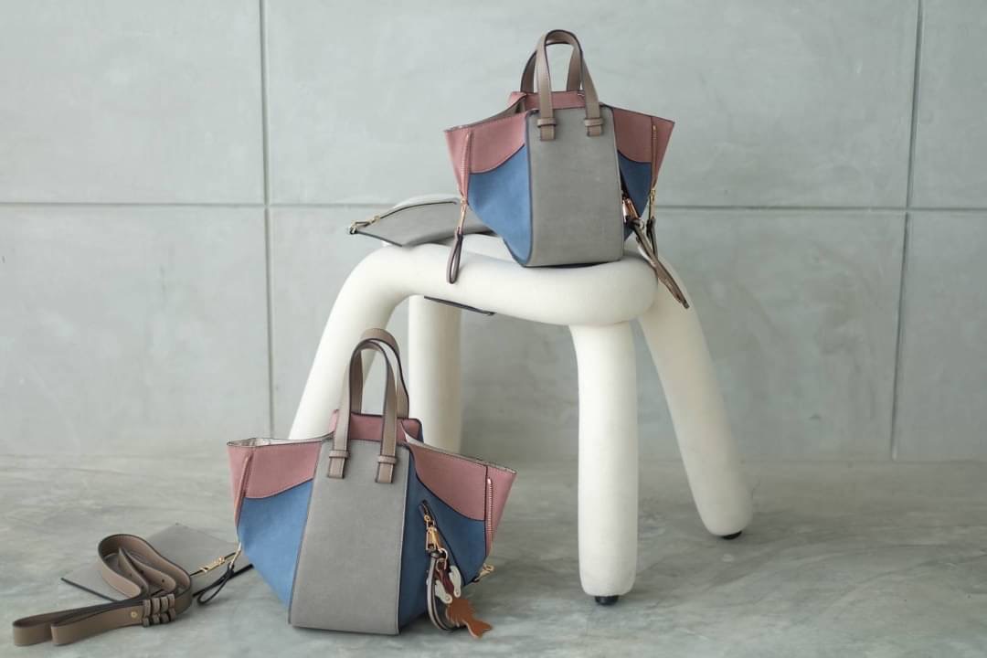 มาอีกรอบละจร้าาา Hammock รุ่นนี้ถามกันไม่เลิก เลยตั้งใจผลิตมาอีกครั้ง สวยๆทุกสี งายดีสวยเนี๊ยบทรงแป๊ะมาก พิเศษ..เลยจร้า แถมฟรี !! ตัวห้อยกุ้งน้อย เพิ่มความโดดเด่นขึ้นไปอีก ... งานนี้รับรองไม่ผิดหวัง ดีเทลรายละเอียดสวยมาก