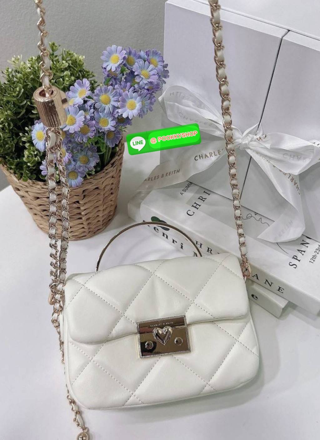 Charles&Keith แท้ Outlet ถือออกงานได้ สะพายได้ ให้ลุคลูกคุณหนู มาพร้อมกล่อง เหมาะสำหรับมอบเป็นของขวัญได้ มี 3 สี