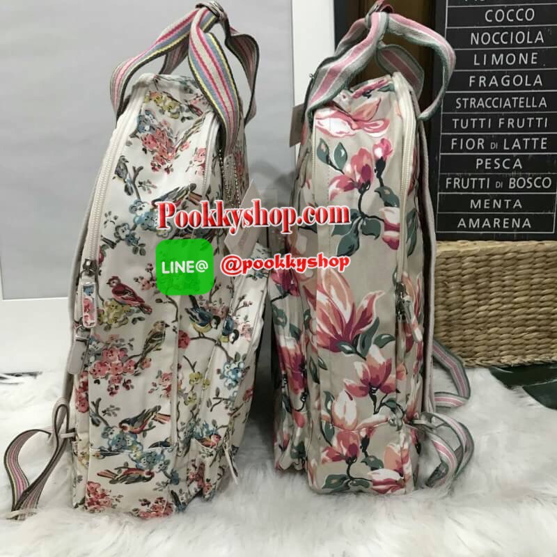 New Arrival cath kidston multi pocket backpack กว่าจะได้รุ่นนี้หายากมากๆนะค่า เพราะในช้อปก็มาเร็วไปเร็วค่า ใบนี้คุ้มมากๆเพราะว่ามีช่องหลักถึง 3 ช่องค่ะ ด้านหลังมีช่องแยกบุนุ่นอย่างดี สามารถใส่แลปท้อปได้ค่ะ ส่วนช่องกลางเป็นช่องสัมภาระใหญ่ แยกเป็นสัดส่วนค่ะ