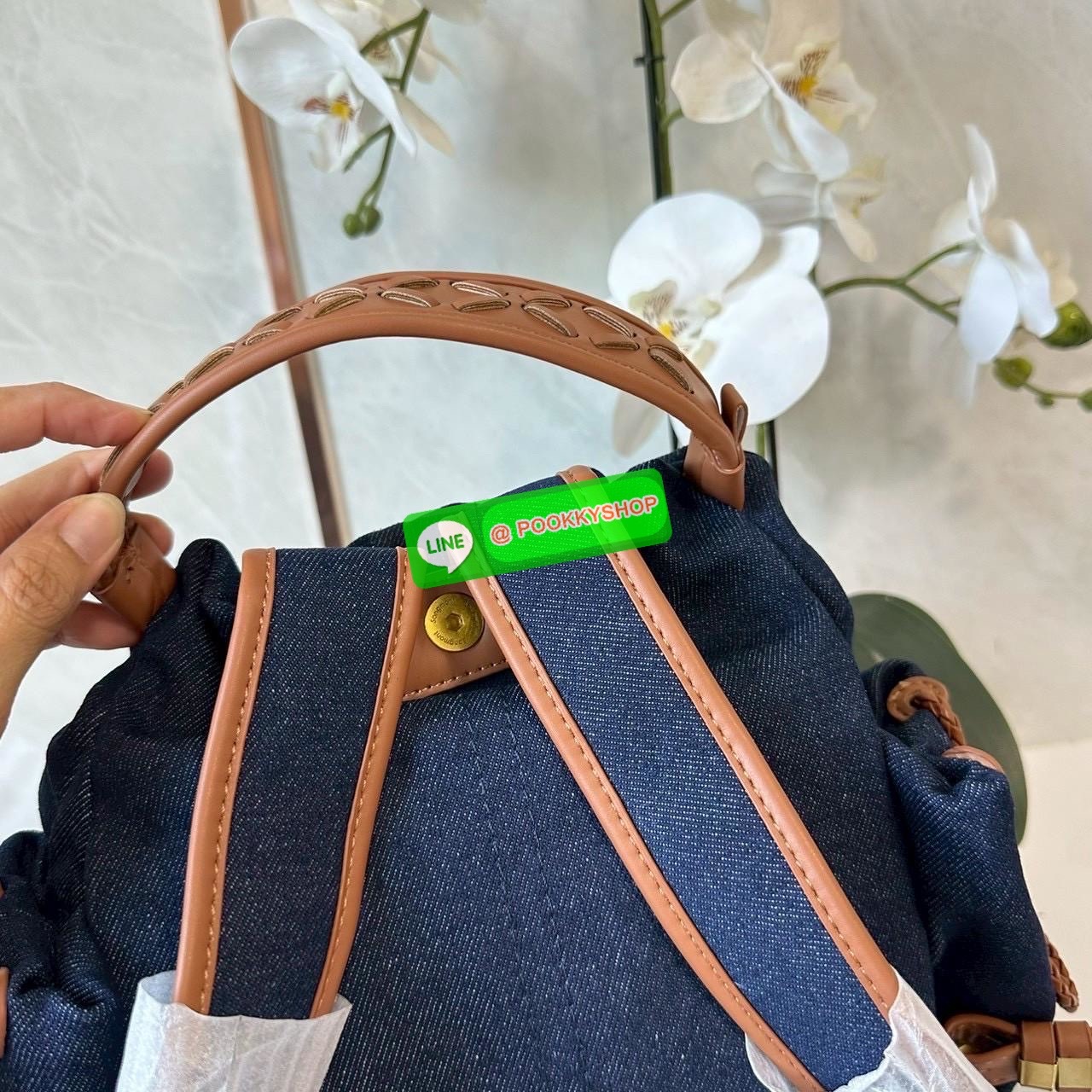 Songmont Series Backpack Female Small Capacity Songmont Drawstring Backpack กระเป๋าเป้สายรูดทรงชิคที่กำลังเป็นกระแสฮิตสุด ๆ เพราะดีไซน์เรียบเก๋ ใช้งานง่าย และแมทช์ได้หลายสไตล์ ดีไซน์ unisex ใช้ได้ทั้งผู้หญิงและผู้ชาย ดีไซน์: ทรงถุงสายรูด (Drawstring) ดูมิ