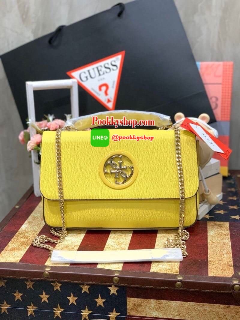 Guess Open Road Crossbody bag กระเป๋าสะพายข้างรุ่นใหม่ชนช้อปจากGuess สะพายได้ทั้งสายคู่และสายเดี่ยวในสไตล์ครอสบอดีร์ก็ได้ สายสะพายโซ่ต่อหนังไม่เจ็บบ่า วัสดุหนังsynthetic เปิดปิดด้วยกระดุมแม่เหล็ก2ตำแหน่ง ภายในใช้งานหลัก ช่องมือถือ และช่องซิป ใส่มินิไอแพค/