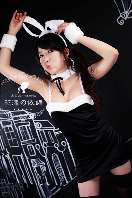 ชุดคอสเพลย์ บันนี่สาว เซ็กซี่ กระต่ายสาวแสนซน สีชมพู แต่งขอบชุดด้วย ขนฟูสีขาว พร้อมที่คาดผมหูกระต่าย ปลอกคอ และปลอกแขน 2ข้าง +G string เข้าชุดเลยคะ ทั้งหมด 6 ชิ้น สุดคุ้ม จริงๆ