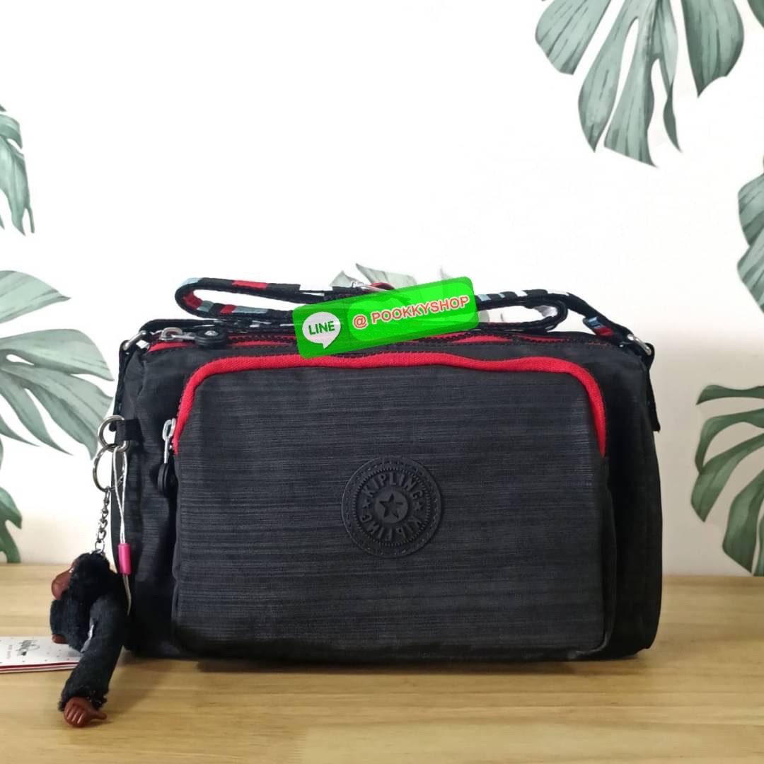 KIPLING RETH CROSSBODY BAG ซับในตาราง วัสดุ Nylon +polyester กระเป๋าสะพายข้างหรือ สะพาย Crossbody ได้ ช่องหน้าเปิด-ปิด ด้วยซิป พร้อมช่องแยกบ่อยด้านข้าง ช่องหลัก 2 ช่อง ด้านในโล่งกว้าง สามารถจุสัมภาระได้เยอะ พร้อมช่องซิปหลัง สายสะพายปรับระดับสั้น-ยาว ได้ f