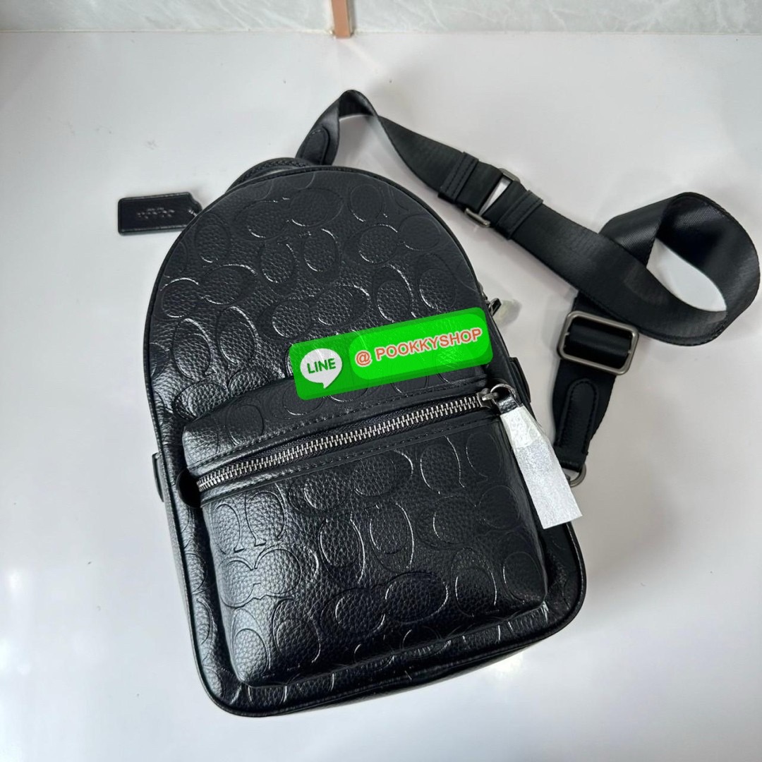 COACH CHARTER PACK LEATHER (CP162) 🔖กระเป๋าคาดอก/คาดหลัง ขนาดกำลังดีน่ารัก 🔖วัสดุ: หนังแท้ทั้งใบคะ 🔖เปิด-ปิดแบบซิป ภายในโล่ง มีช่องย่อย1 ช่อง ช่องซิปด้านหน้า1ช่อง 🔖สายสะพายสามารถปรับระดับได้