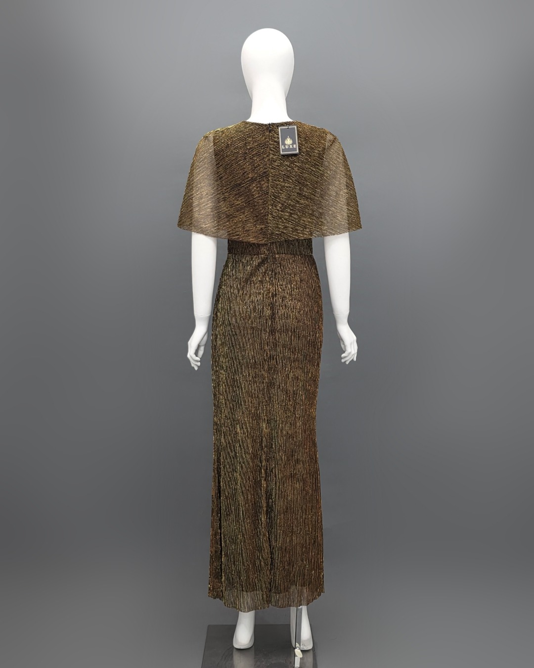 เดรสแฟชั่น เดรสเสื้อคอกลมแขนกุด ดีเทลเป็นเสื้อคลุมไหล่ในตัว กระโปรงทรงสอบจับเดรป