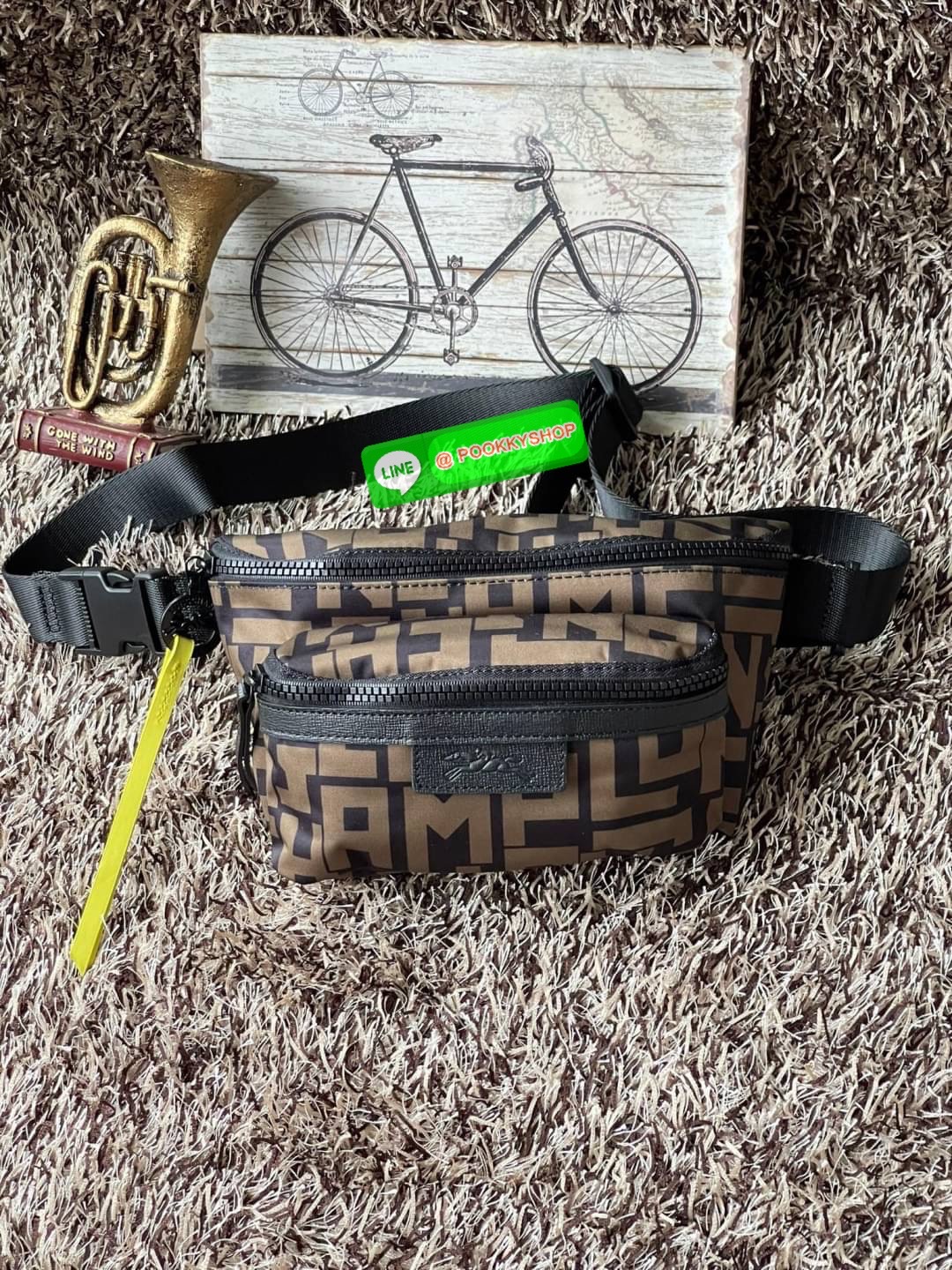 💕LONGCHAMP LE PLIAGE LGP BELT BAG M เท่ห์อย่างมีสไตล์กระเป๋าทรงคาดอกและคาดเอวดีไซน์แนวสปอร์ต เพิ่มความโดดเด่นทันสมัยด้วยลายซิกเนเจอร์ มีช่องซิปที่ใช้งานง่ายช่วยให้คุณหยิบใช้สิ่งของจำเป็นได้อย่างสะดวกและง่ายดาย และผสานสายรัดแบบปรับได้เข้ากับหัวเข็ม