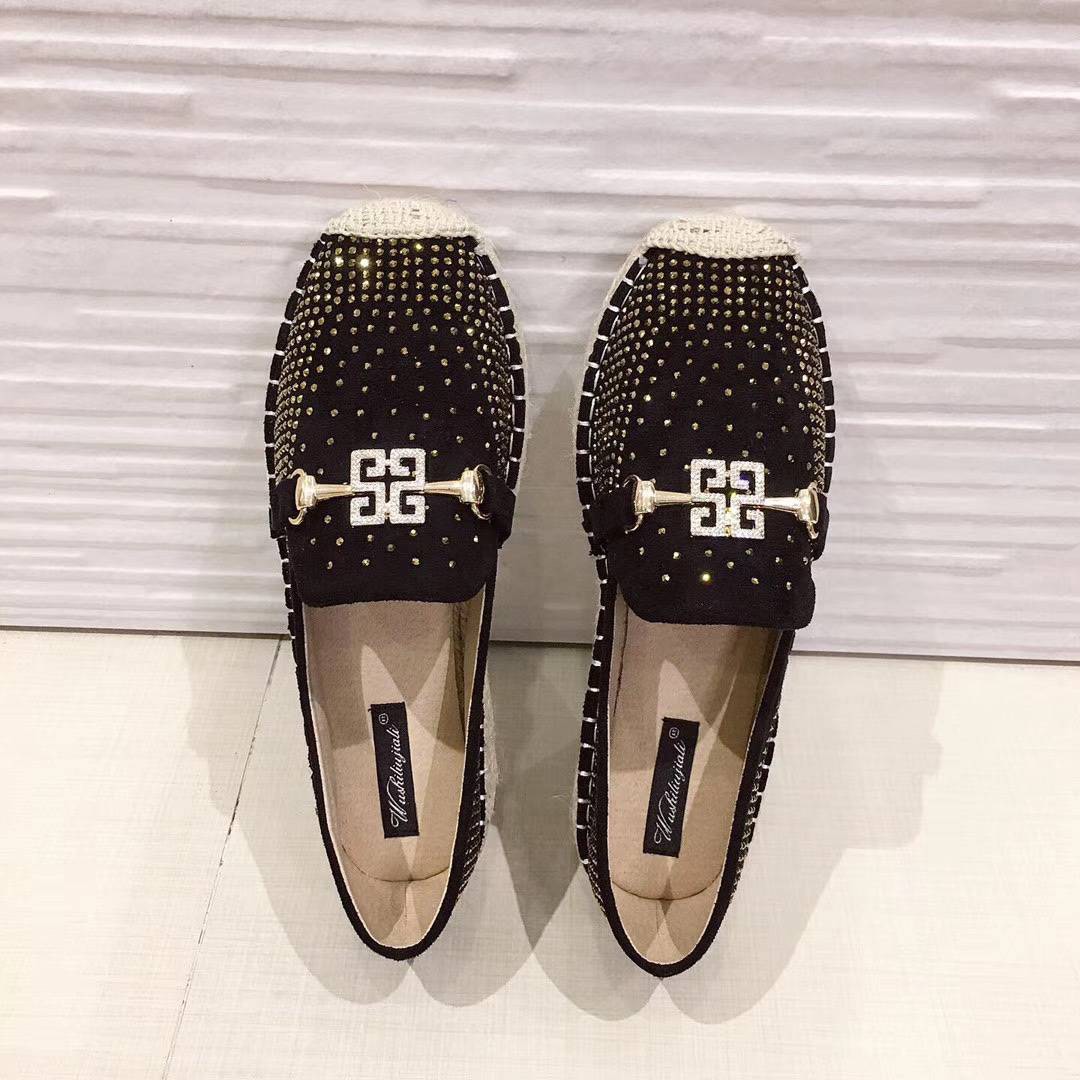 🎊Givenchy shoes 🎊 อร๊ายย รองเท้าGivenchy silpon รุ่นที่สาวๆไม่ควรพลาด งานรีดเพชรอย่างดี 👍งานสวยๆเกร๋ๆ 🎊 ใส่กับกระโปรง👗หรือกางเกง👖 💥ห้ามพลาดเลยคะ ของมันต้องมี💥