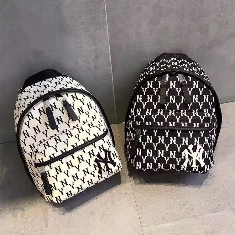 เป้ NY วัสดุตัวกระเป๋าทำจากผ้าแคนวาสลาย NY กันน้ำได้นะคะ อะหลั่ยสีเงินดำ