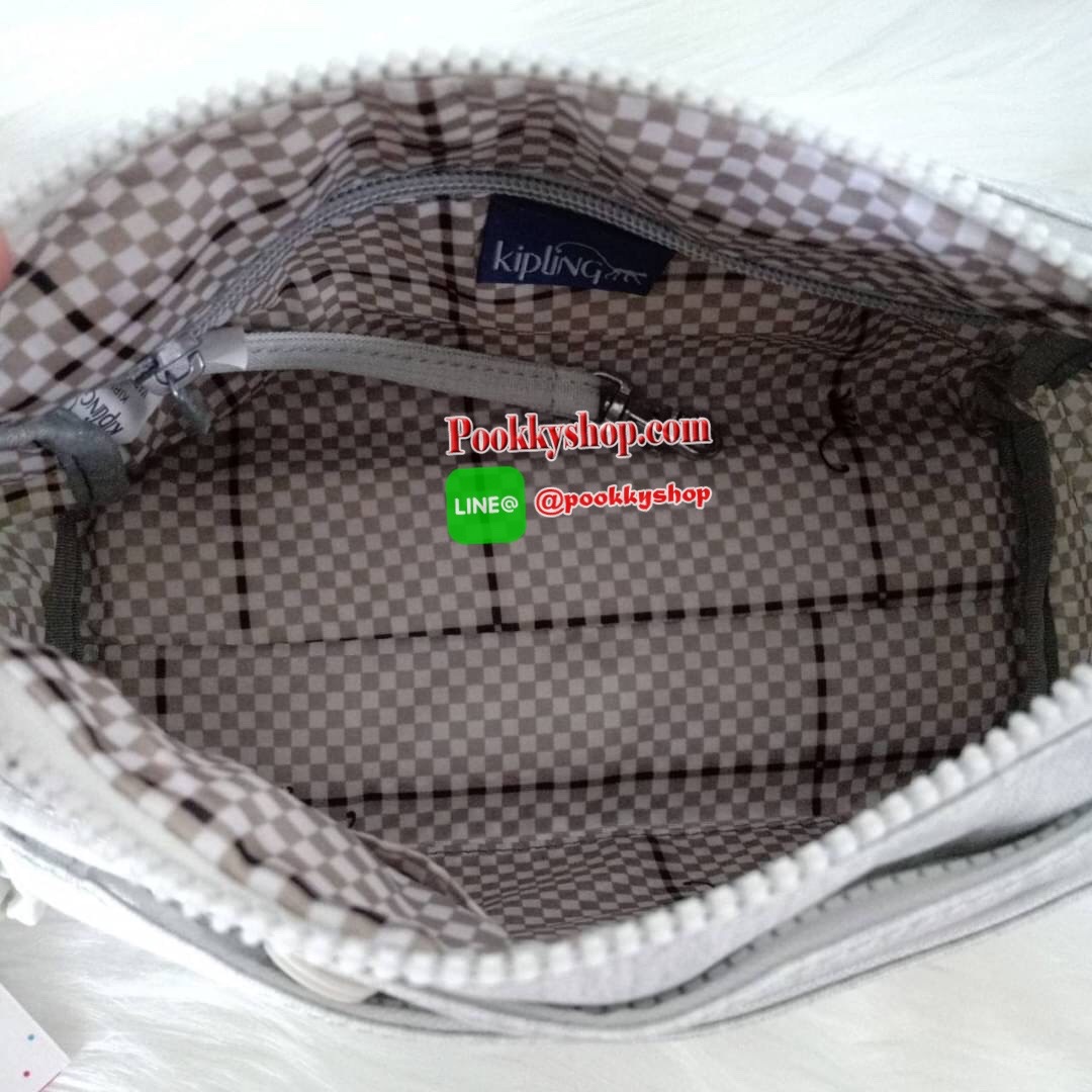 KIPLING Mini Crossbodybag กระเป๋าสะพายข้างขนาดกะทัดรัด ผลิตจากวัสดุ Nylon+ Polyester100% มีช่องใช้งานแยกย่อยมากถึง 4 ช่อง -ด้านหน้ามีช่องซิป 2 ช่อง -ช่องหลักโล่ง กว้าง จุของใช้ได้เยอะ -ด้านหลังมีช่องซิปอีก 1 ช่อง มาพร้อมพวงกุญเเจลิง สายสะพายยาวสามารถปรับไ