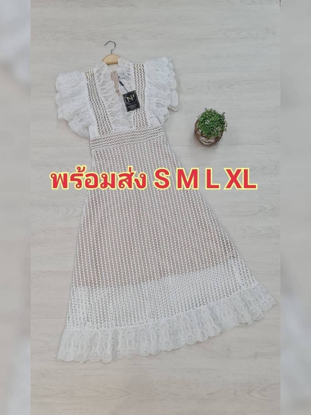 Dress สวยหรู ดูดีมีราคา ใส่ออกงานได้เลยนะคะ งานพรีเมี่ยม ผ้าลูกไม้แน่นๆ หนานุ่ม ใส่สบาย มีซับในอย่างดี งานซิปหลัง ระบายอก ช่วงเอวเข้ารูป ทรงสวย กระโปรงบานสวยกำลังดี ราคานี้คุ้มมากนะคะ เห็นงานจริงต้องว้าวแน่นอนคะ
