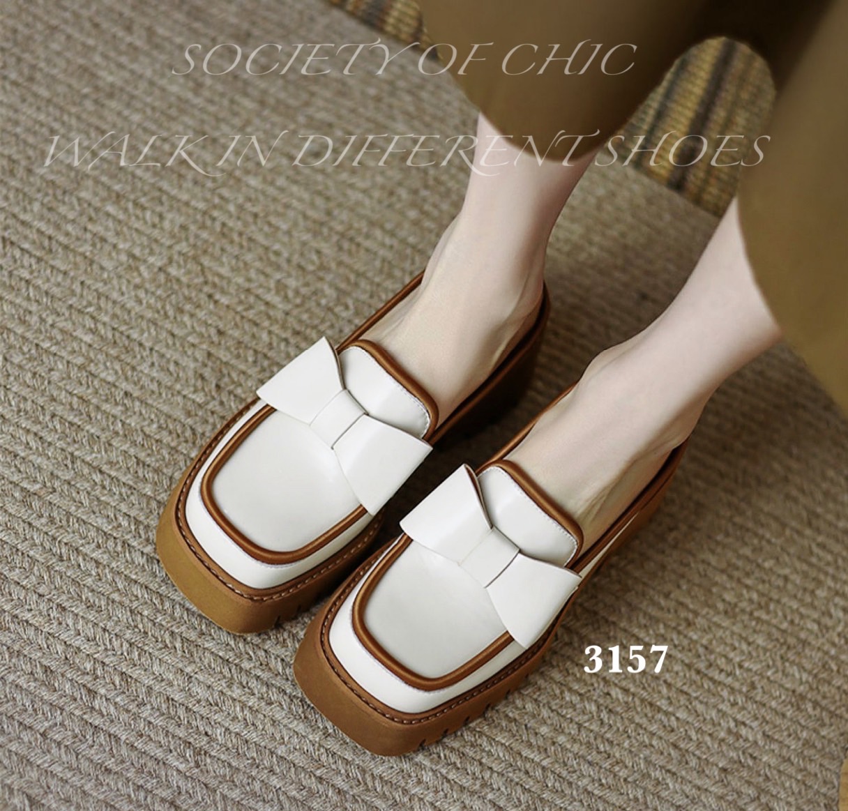 สวยไม่ไหว ใช้ความสวยเปลืองมากแม่!! กระชากสายตาทุกคู่ ให้หยุดอยู่ที่น้องเปิดส้นหนังแก้ว คนสวย สุดเทห์ คู่นี้ ให้ฟิวหลากหลายอารมณ์ ใส่ทำงานก็ได้ ใส่เที่ยวก็ดี ได้ทั้งความเพรียวสวยและสบายหายห่วง เรียบร้อยได้ เท่ห์ เก๋ ปรับได้ทุกลุค จนทุกคนต้องอุทาน Oh!! My ,