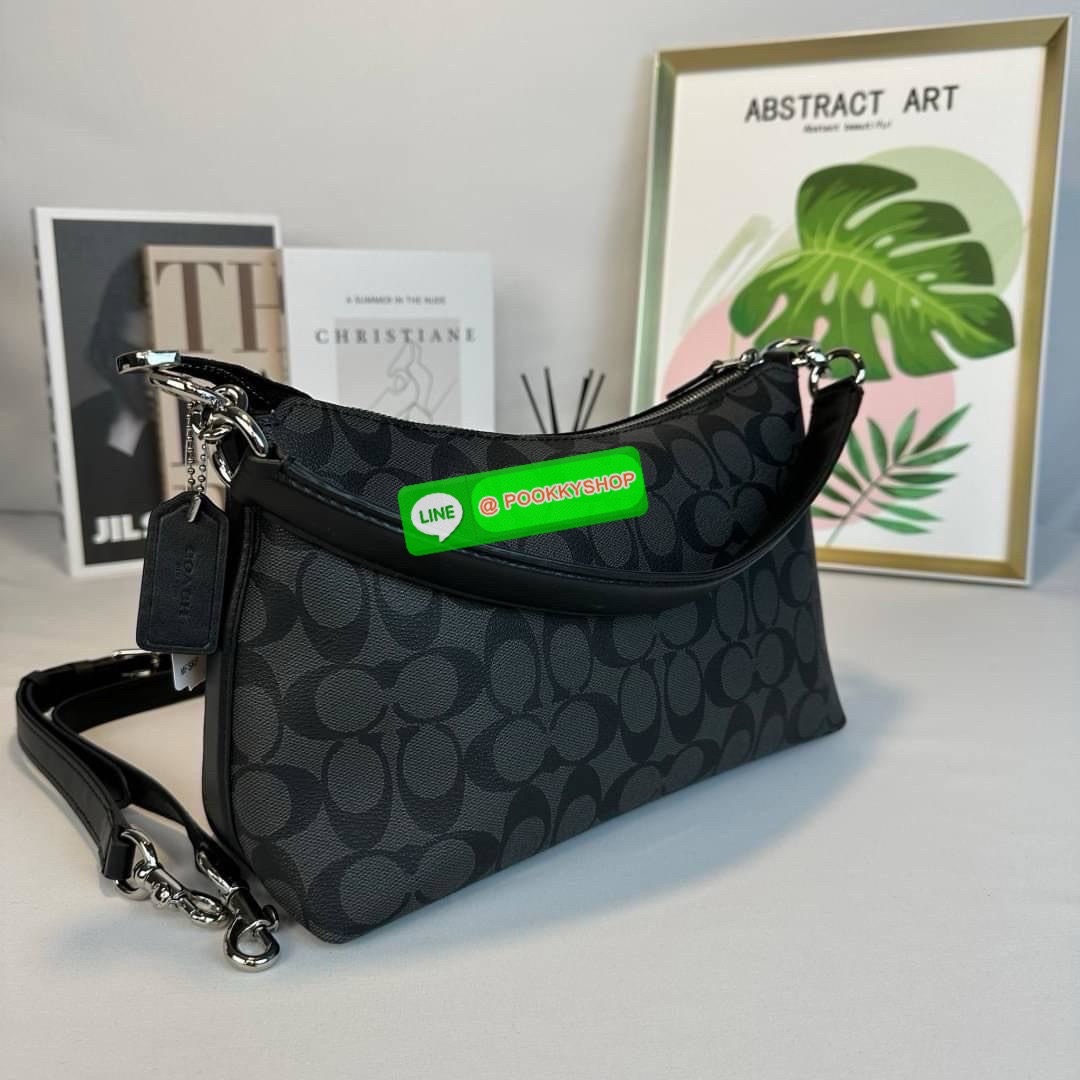 กระเป๋าสะพาย LEWIS IN SIGNATURE CANVAS ( COACH F85696) กระเป๋าหนังลาย C ผ้าใบเคลือบซิกเนเจอร์ พร้อมรายละเอียด หนัง เรียบ] ภายในกระเป๋ามัลติฟังก์ชั่น ปิดด้วยซิป ซับในผ้า