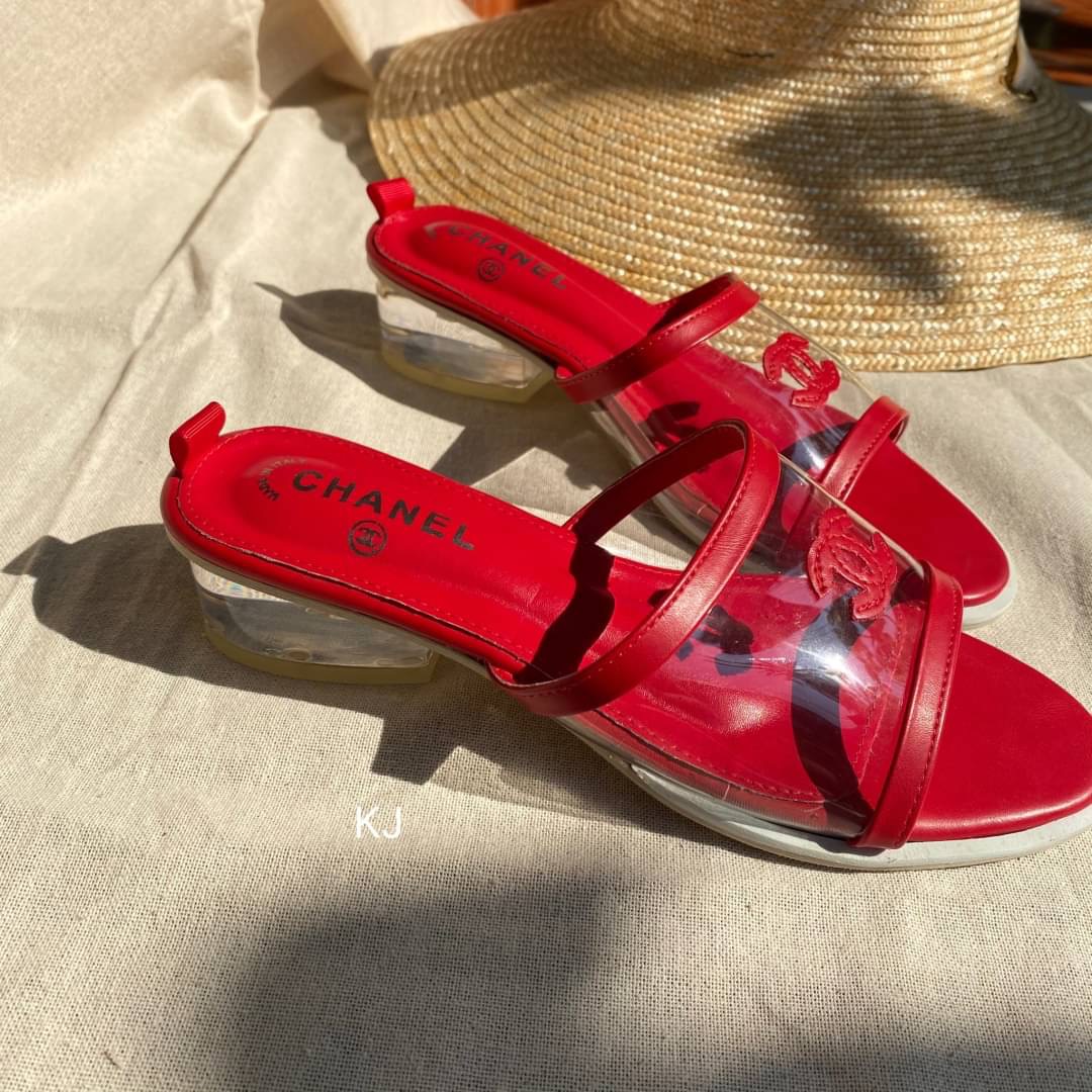 พร้อมส่ง แบบขายดี รีพีทรอบ 2 รองเท้าแตะส้นใส งานชนช้อปนะคะ chanel พื้นบุนุ่ม หน้าใสปักโลโก้ สวยมากคะ **ถ่ายจากสินค้าจริง***