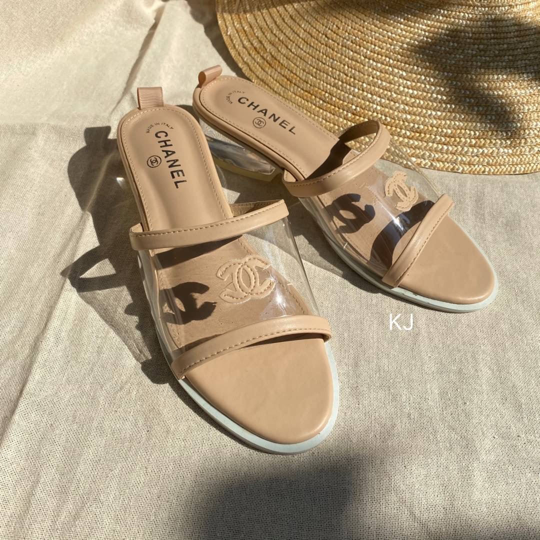 พร้อมส่ง แบบขายดี รีพีทรอบ 2 รองเท้าแตะส้นใส งานชนช้อปนะคะ chanel พื้นบุนุ่ม หน้าใสปักโลโก้ สวยมากคะ **ถ่ายจากสินค้าจริง***