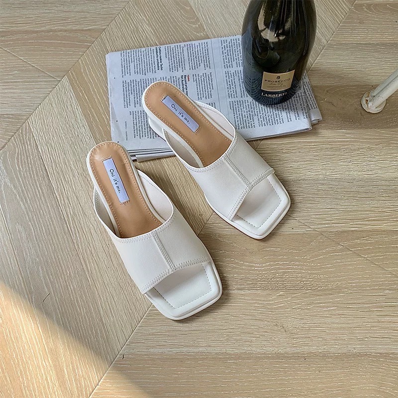 พร้อมส่งคะ งานใหม่มาแล้วจ้า ทรงสวยอย่างดี งานส้นเดินง่าย ตัวนี้ห้ามพลาด ใส่สบายจะแมตช์กับกางเกง👖หรือกระโปรง👗ก็ได้ค่ะ แม่ค้าคอนเฟริม ห้ามพลาดเลยจ้าตัวนี้แนะนำ อย่าช้ารีบเลย