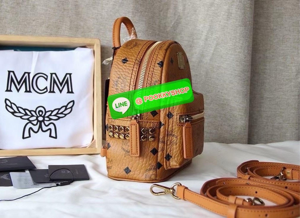 🎒 MCM Backpack in Visetos Monogram 🎒 • กระเป๋าเป้สุดคลาสสิกของแบรนด์ MCM รุ่น Visetos Backpack • วัสดุ Visetos Coated Canvas เอกลักษณ์ลายโมโนแกรม MCM • มาพร้อมโลโก้แผ่นโลหะสีทองด้านหน้า เพิ่มความหรู