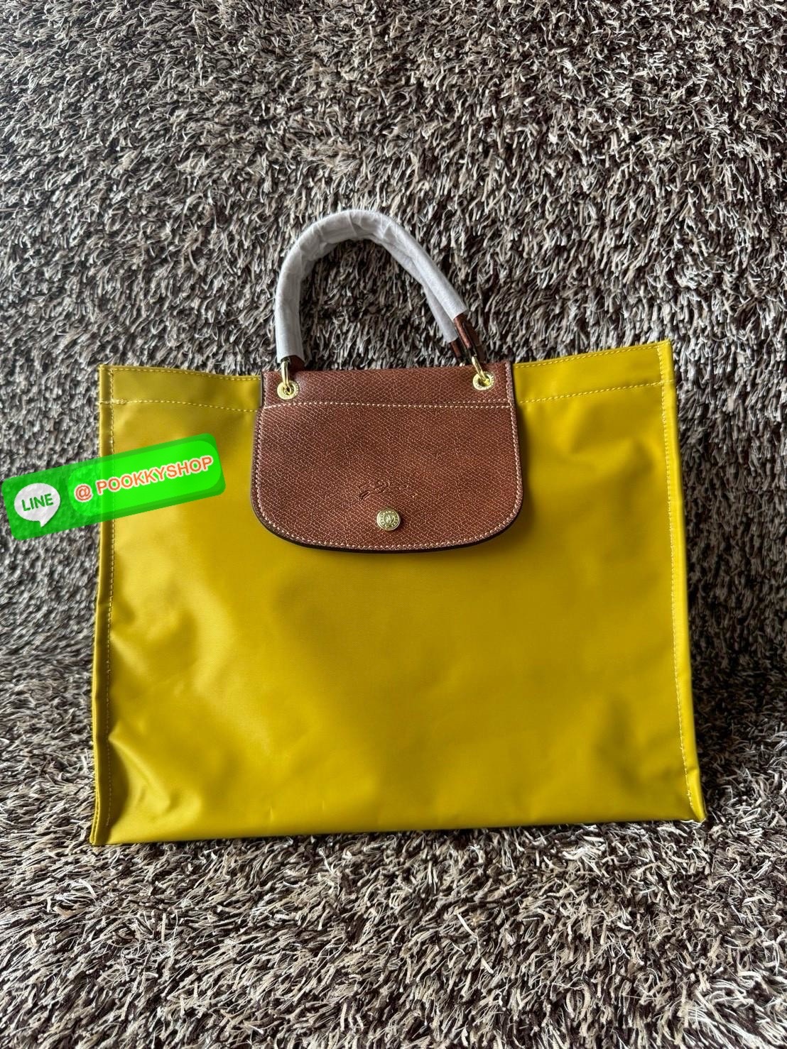 LONGCHAMP Cabas Tote bag L กระเป๋าโท้ทขนาดใหญ่ใช้ในชีวิตประจำได้หลายรูปแบบ ช่วยเพิ่มบุคลิกด้วยความสง่างาม มีกระดุมสแน็ปที่ปากกระเป๋า วัสดุไนลอนอันเป็นเอกลักษณ์ที่มีความยืดหยุ่นและน้ําหนักเบา