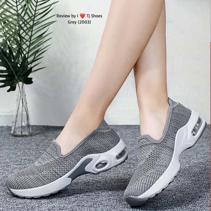 พร้อมส่ง เกร๋ขนาดนี้อดใจไหวหรา !!! รองเท้าผ้าใบเพื่อสุขภาพ ที่สวยเกร๋สุดๆ รุ่นนี้น้ำหนักเบ๊าเบาใส่นิ้มนิ่ม ระบายอากาศได้ดี ใส่แล้วเท้าไม่อับชื้น พื้นยางอย่างดีบิดงอได้ Support เท้าได้ดีมาก ทำให้เดินนุ่มสบายเท้า ใครที่กำลังรองเท้าดีๆ รุ่นนี้เหมาะมาก ของจริ