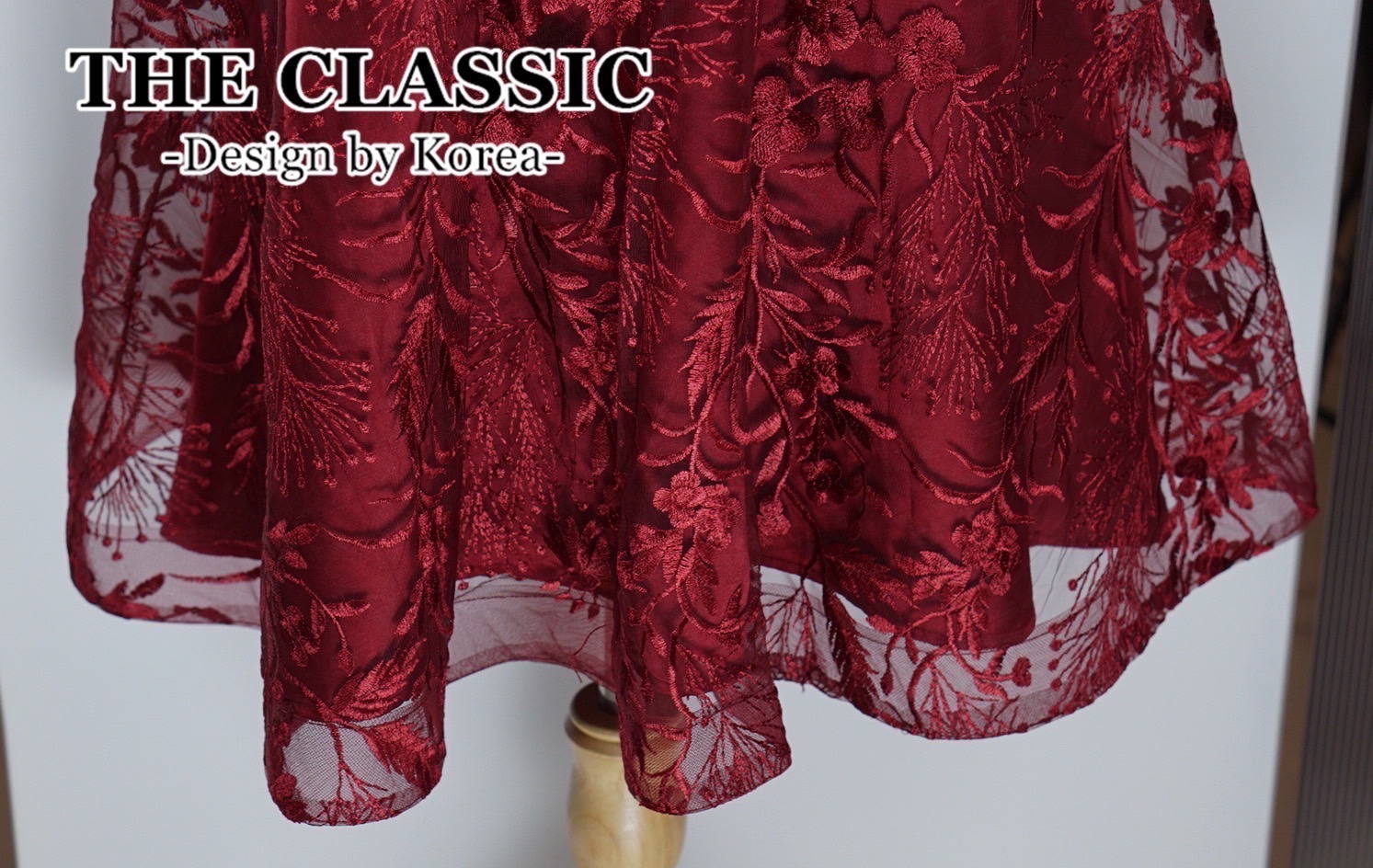 เดรสแฟชั่น เดรสออกงานแขนสามส่วน ใช้ผ้าเนื้อดีปักลวดลายทั้งตัวด้วยไหมเนื้อเงา