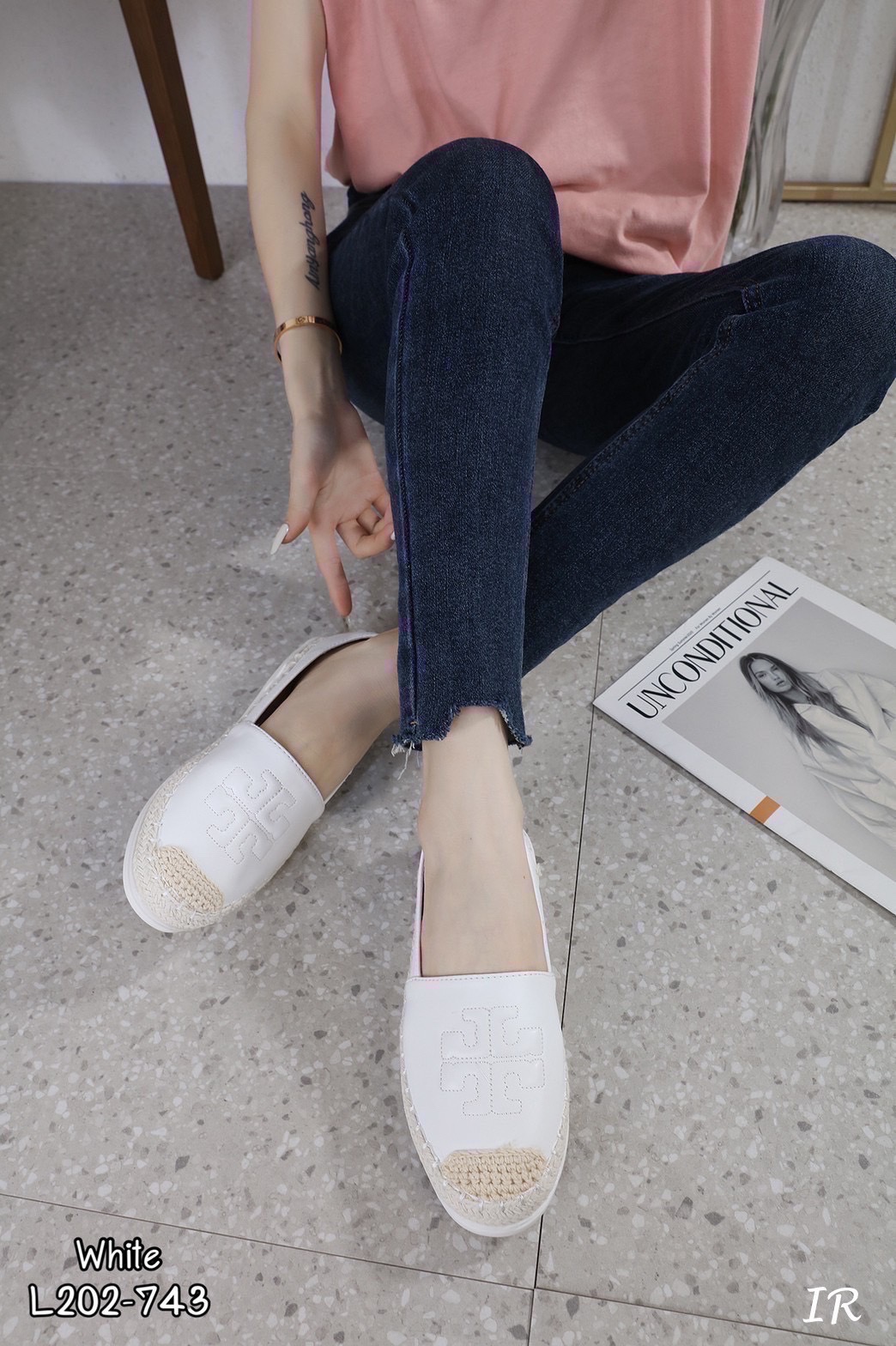 รีพีทแบบขายดี!! พร้อมส่ง รองเท้า slip on หนังPUนิ่มทรงสวยปั๊มลายนูน Tory พื้นนิ่ม ขอบปอแน่น พื้นหนา 2 เซน พร้อมกล่อง งานดีใส่สวยมาก
