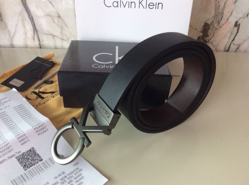 Calvin Klein Real leather เข็มขัดผู้ชาย Calvin Klein Real leather หนังแท้ หัวเข็มขัดตัวอักษรแบรนด์ CK ดูเก๋มีสไตล์ New item! ชุดของขวัญสำหรับคุณผู้ชาย เข็มขัด ที่ใครหลายคนรอคอย ดีไซน์เรียบหรู ตามแบบฉบับของCKเลยคะ จะ ซื้อเป็นของขวัญ ของฝาก ปีใหม่ ดีเลิศค่า