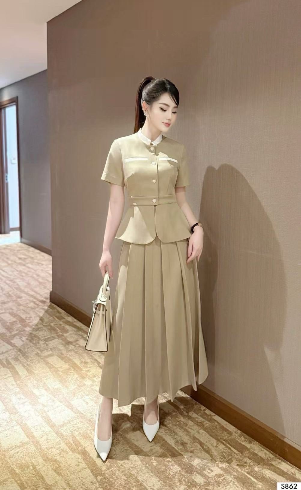 ชุดเซทแฟชั่น ชุดเซต2ชิ้น สีครีมเสื้อแขนสั้นดีเทลคอจีน แต่งขลิบสีขาวที่คอและช่วงอก