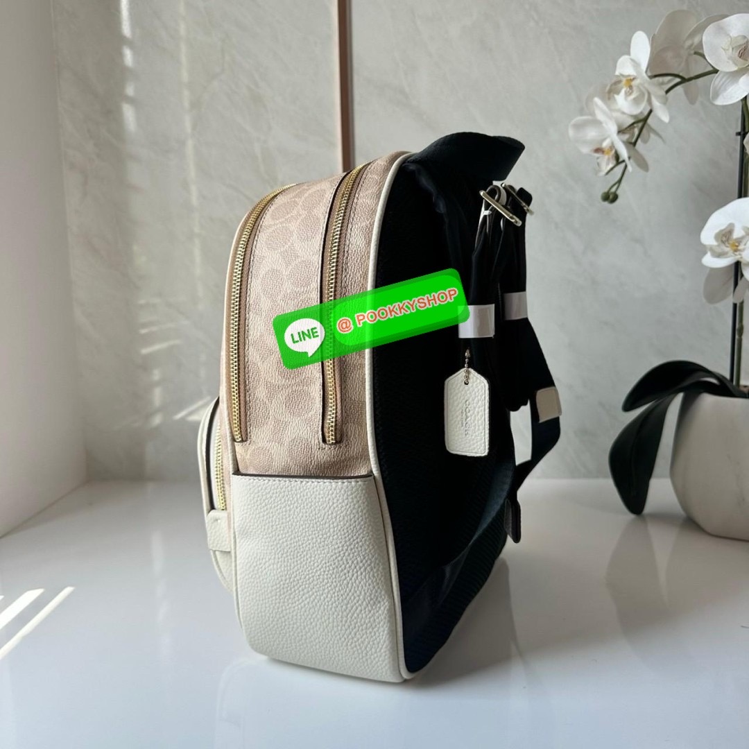 Coach Court Backpack In Signature Canvas 🔖กระเป๋าเป้สะพายหลัง ขนาดกำลังดี สะพายได้ทุกโอกาส 🔖วัสดุ : หนังแคนวาส ตัดหนังแท้ 🔖เปิด-ปิดแบบซิป ด้านในมีกระเป๋าซิปและกระเป๋าอเนกประสงค์ ปิดด้วยซิปคู่ มีซับในผ้า มีช่องซิปด้านนอก 🔖สา