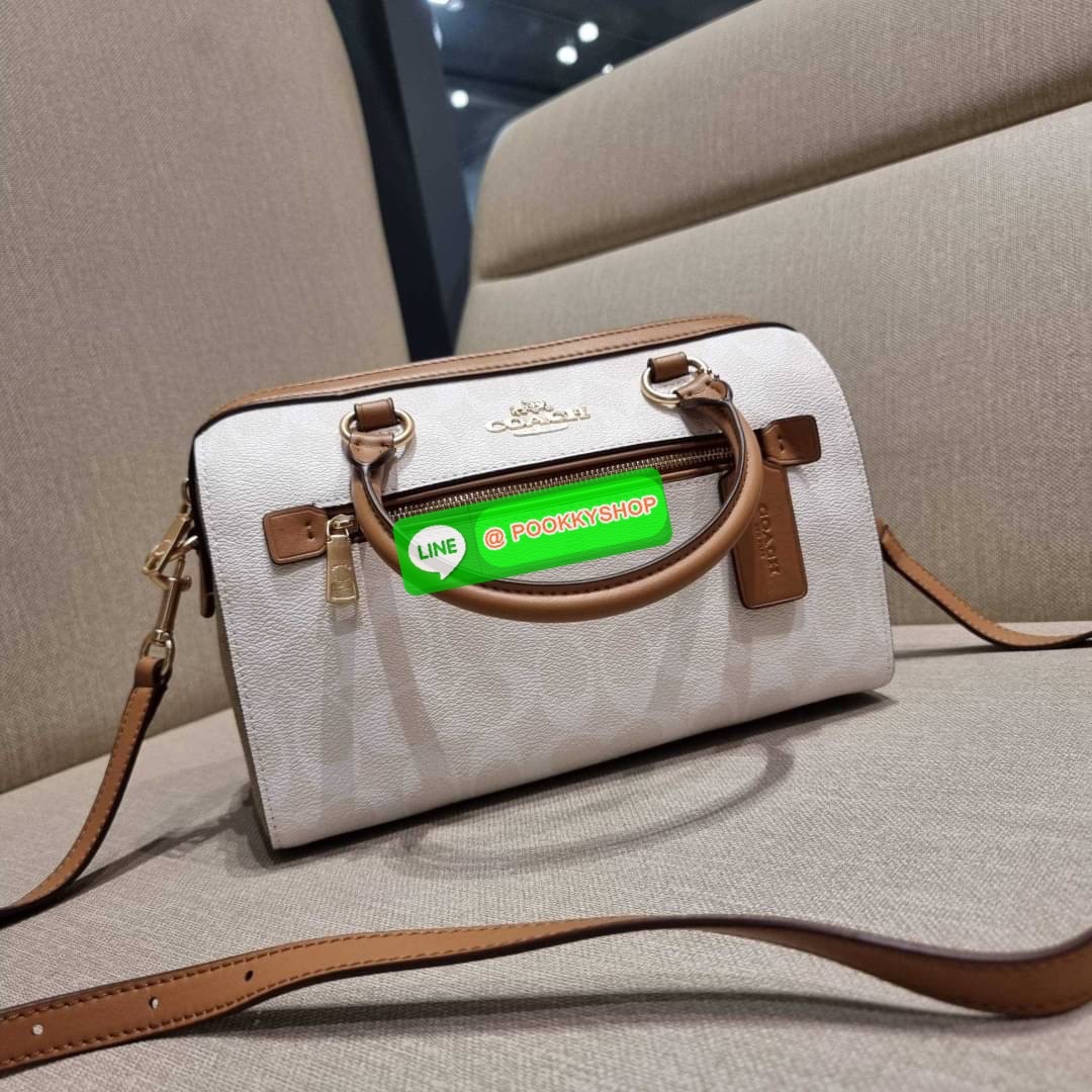 COACH CA149 ROWAN SATCHEL IN BLOCKED SIGNATURE CANVAS สีเข้าใหม่ตัวท็อปอีกหนึ่งรุ่น กับกระเป๋าทรงหมอน ดีไซน์คัลเลอร์บล็อค โทนสีตัดกันอย่างลงตัว ใช้งานง่าย ตอบโจทย์ทุกลุค ทุกสไตล์ มาพร้อมหูจับในตัว และสายครอสบอดี้ วัสดุหนังแคนวาสสลับหนังแท้ มีซิปด้านหน้า แ