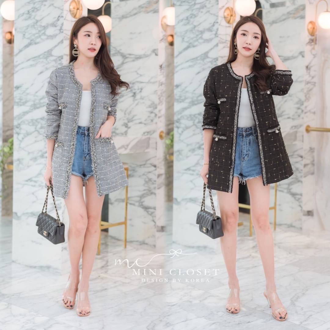 🎪เสื้อคลุมตัวยาว ใส่สบาย🎪 เนื้อผ้าน้ำหนักดี ไม่ซับใน ใส่สบายๆไม่ร้อน ลายตารางมีขนนุ่มฟูนิดๆ ใส่ได้ทุกฤดูไม่ว่าร้อน/หนาว งานเดินขอบทั้งตัว ใส่สวย ห้ามพลาดค่ะ