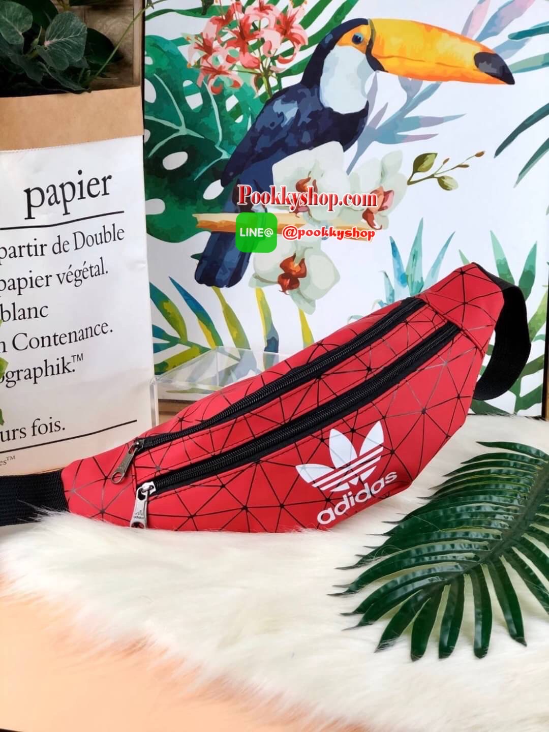 New arrival! Adidas belt bag รุ่นใหม่พร้อมส่งที่ไทยกับกระเป๋าคาดอก/คาดเอว วัสดุpuน้ำหนักเบา ที่ตัวกระเป๋าแต่งtexture สวยงาม ด้านหน้าสกรีนโลโก้แบรนด์มีช่องด้านหน้า ใส่ iPhone plus ได้รวมถึงเหรียญ/บัตรที่ใช้บ่อย และช่องใหญ่จุได้เยอะ ใส่กระเป๋าเงินใบยาวได้ ร