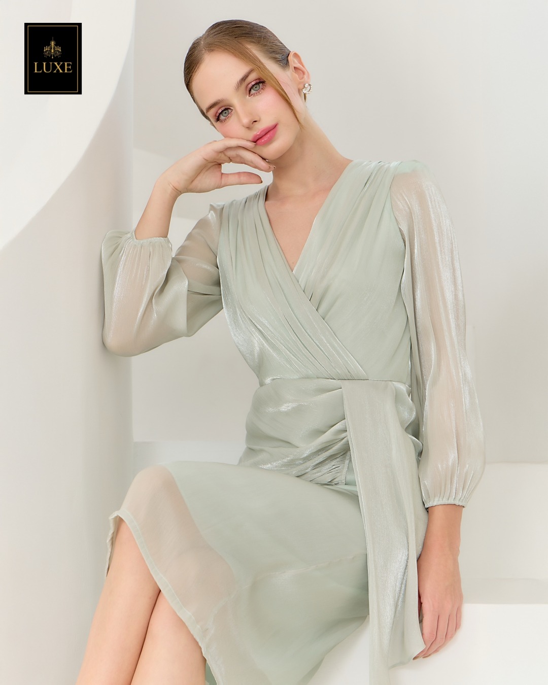 เดรสแฟชั่น เดรสเสื้อคอวีป้าย แขนยาว กระโปรงป้ายจับเดรป แต่งชายระบาย